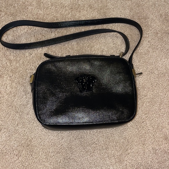 Woman’s Versace crossbody bag. - Picture 5 of 7
